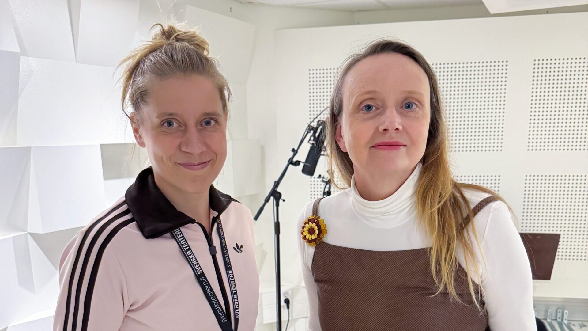 Podcast: Nattland ställer obekväma frågor – med komedin som vapen